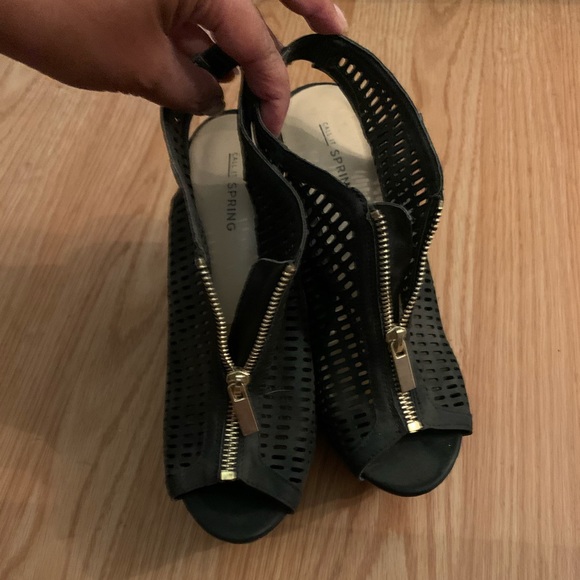 Wedge Sandal - Picture 2 of 2